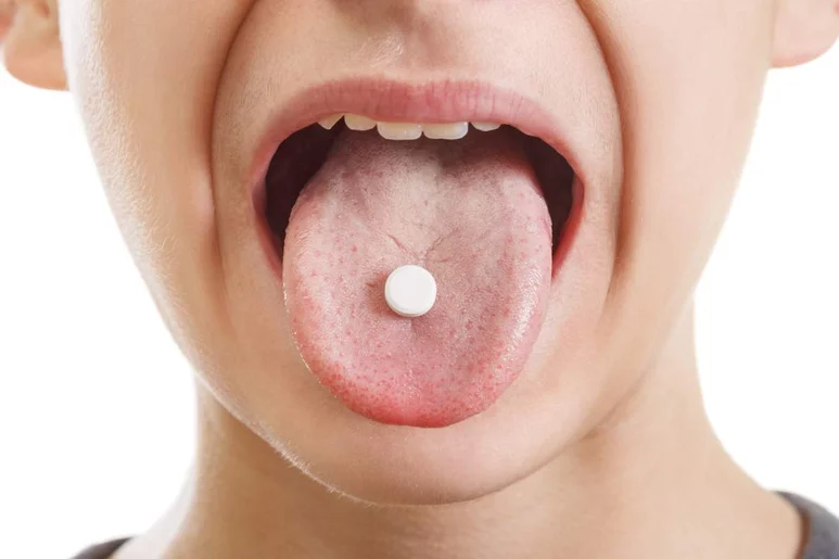 Los medicamentos pediátricos en farmacias de Castilla y León llevarán pegatina roja para la fiebre, verde para la tos y azul en antibiótico.