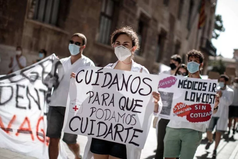 Los sindicatos médicos españoles instan a las administraciones a reorientar el rumbo tras las elecciones autonómicas y alertan de un posible "conflicto nacional". Foto: EFE.