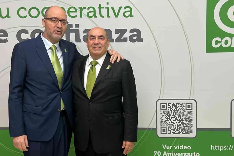 Joaquín Giráldez, nuevo presidente de Cofano, junto a su predecesor, Manuel Muradás Otero. Foto: COFANO.