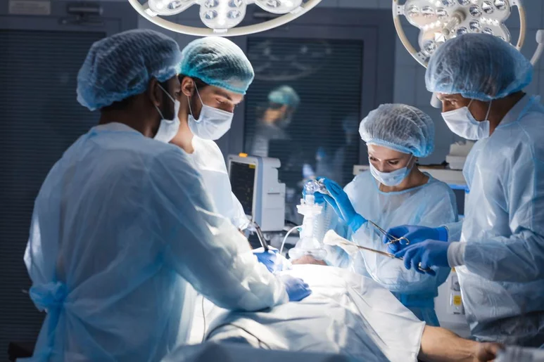 La OMC y la Sedar subrayan que la anestiología es una especialidad médica que requiere el grado de Medicina y una especialización de 4 años.
