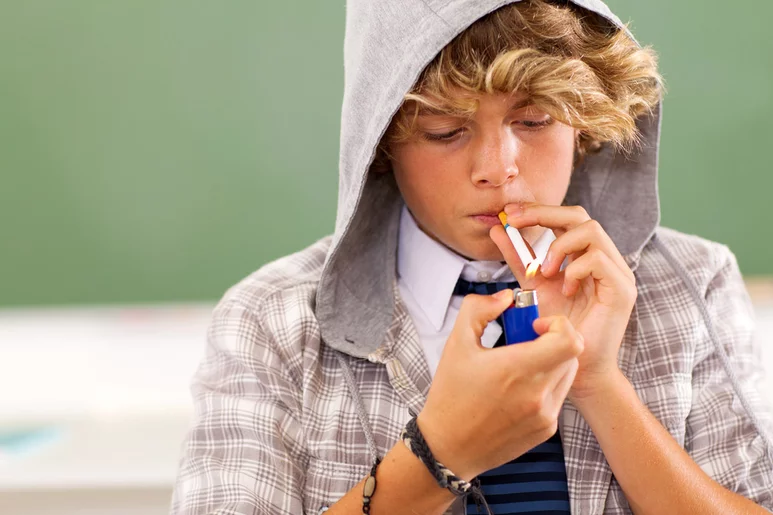 Menos materia gris en el lóbulo frontal izquierdo se asocia con el inicio del tabaquismo en la adolescencia.