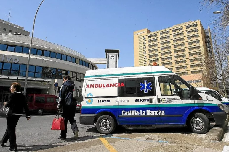 Imagen de archivo de una ambulancia del Servicio de Salud de Castilla-La Mancha (Sescam).