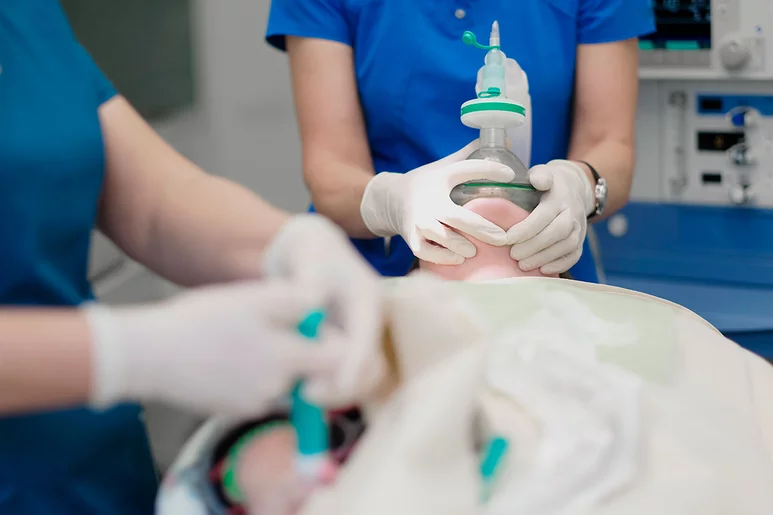 Una de las formas de reducir los gases anestésicos es potenciar la anestesia intravenosa. Foto: SHUTTERSTOCK
