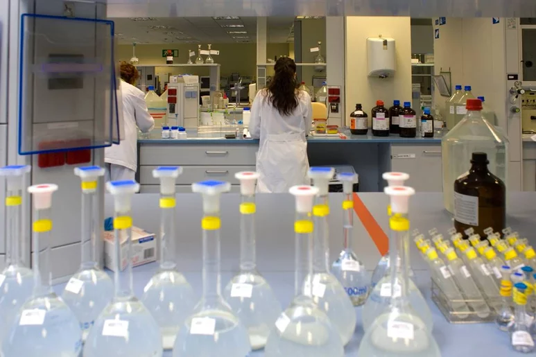 La investigación biomédica es la que mayor volumen de producción registra en los últimos años en el ámbito universitario y de los OPI. Foto: IBS.GRANADA.