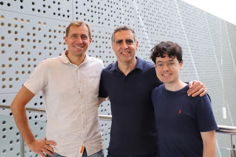 Lucas Pontel, Manel Esteller y Carlos García-Prieto, investigadores del Instituto de Investigación contra la Leucemia Josep Carreras (IJC-Cerca). Foto: IJC-CERCA