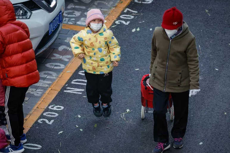 Un brote de neumonía está golpeando sobre todo a niños en el norte del China. Foto: EFE