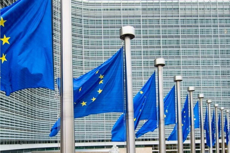 La Comisión Europea remitirá las propuestas re la reforma legislativa farmacéutica al Parlamento Europeo y al Consejo. Foto: COMISIÓN EUROPEA.