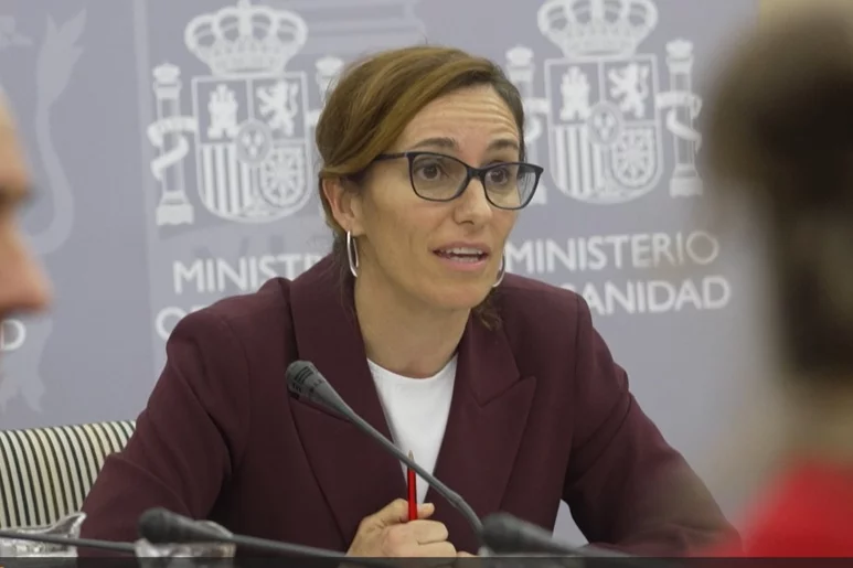 La ministra de Sanidad, Mónica García, durante el primer Consejo Interterritorial telemático que ha presidido. 