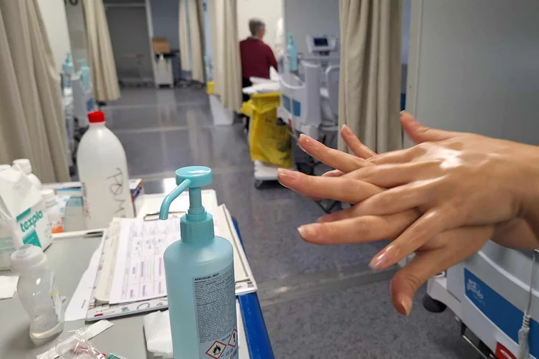 La higiene de manos es una medida básica pero hay más para poder prevenir la neumonía nosocomial. Foto: HOSPITAL GERMANS TRIAS.