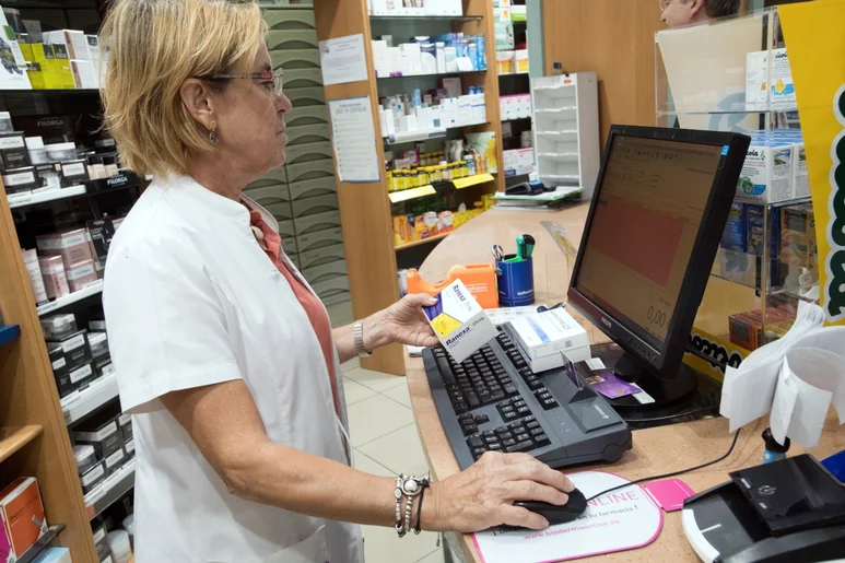Como cada año, las farmacias ha tenido que ajustar sus stocks para adaptarse a los nuevos precios que para el paciente entran en vigor el 1 de enero. Foto: MAURICIO SKRYCKY.