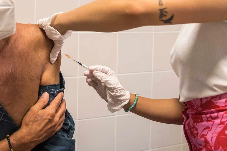 La administración intradérmica de la vacuna contra la viruela Imvanex (nombre comercial en España de la vacuna Jynneos) induce una respuesta inmunitaria eficiente en pacientes VIH+. Foto: DIARIO MÉDICO.