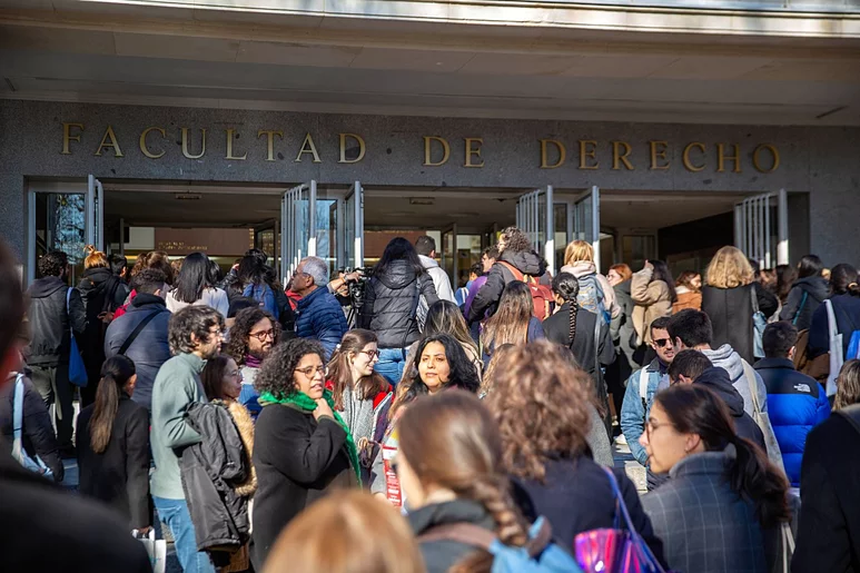 Estudiantes del examen MIR 2024. Foto: FELIPE DÍAZ DE VIVAR
