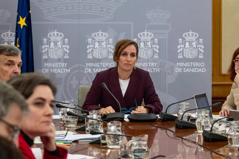 Mónica García, ministra de Sanidad, en una reunión del Consejo Interterritorial.