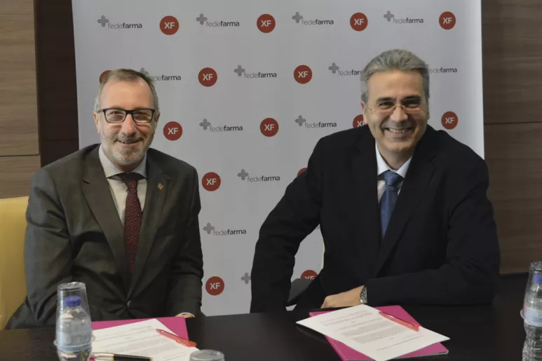 El presidente de Fedefarma, Vicenç J. Calduch, y el de XarxaFarma, Lluís Pla Cama, tras la firma del acuerdo.
